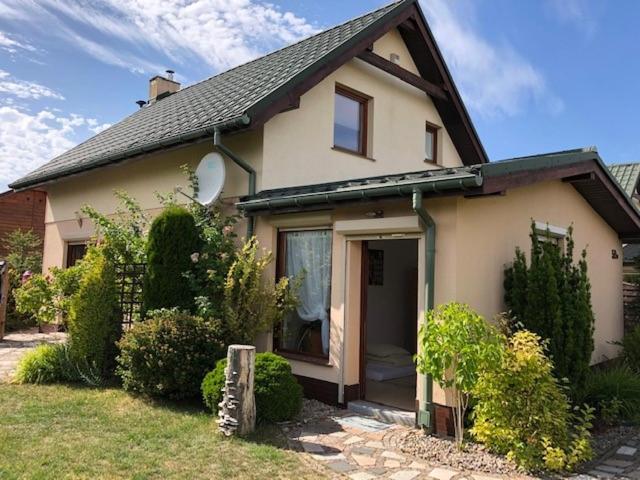 Dom Caloroczny Sarbinowo Villa Ngoại thất bức ảnh